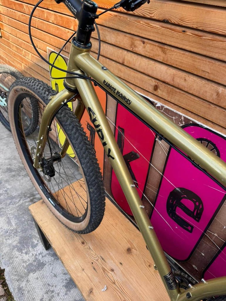 Used Surly Karate Monkey 2025 2025 Mountainbike, Orange, 27.5 — image 2 of 12