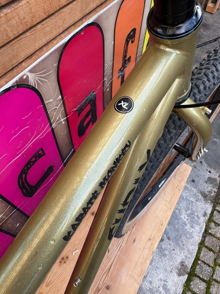 Used Surly Karate Monkey 2025 2025 Mountainbike, Orange, 27.5 — image 4 of 12