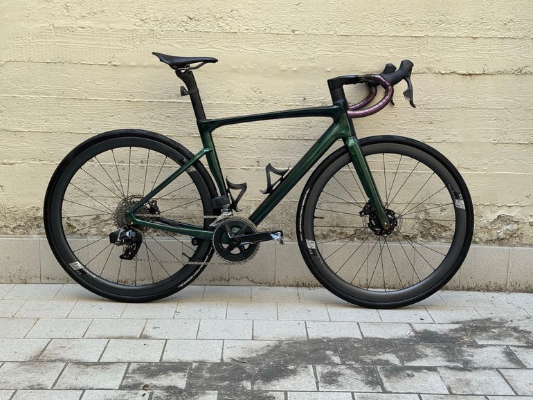Used Velobuild Velobuild Custom SRAM Rival eTap AXS 2025 Road & Gravel, Green — image 1 of 21