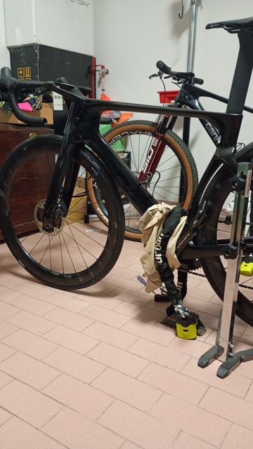 Used Cervélo S5 Shimano Dura Ace Di2 2026 Road & Gravel, Black — image 2 of 4