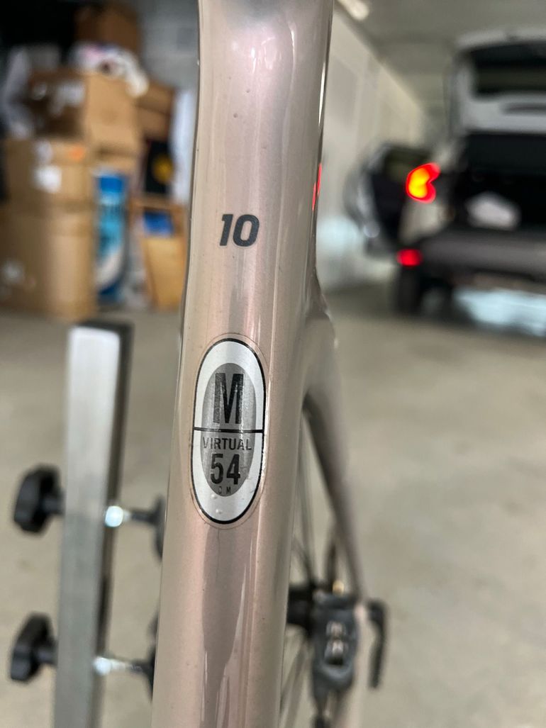 Used Scott Addict 10 2022 2022 Road & Gravel, Light Gray — image 3 of 7