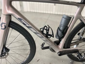 Used Scott Addict 10 2022 2022 Road & Gravel, Light Gray — image 5 of 7
