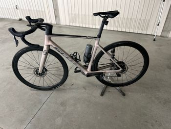 Used Scott Addict 10 2022 2022 Road & Gravel