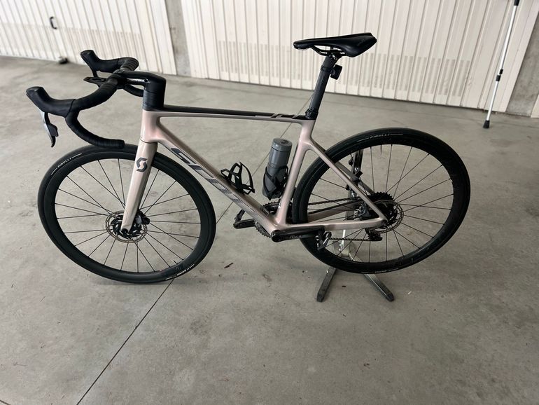 Used Scott Addict 10 2022 2022 Road & Gravel, Light Gray — image 1 of 7