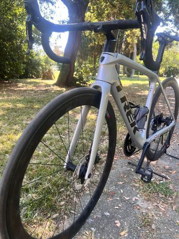 Used Trek Émonda SL 5 Disc 2022 2022 Road & Gravel, Light Gray — image 6 of 7