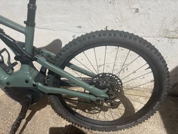 Used Specialized Turbo Levo Comp Alloy 2022 2022 Mountainbike, Verde — image 7 of 9