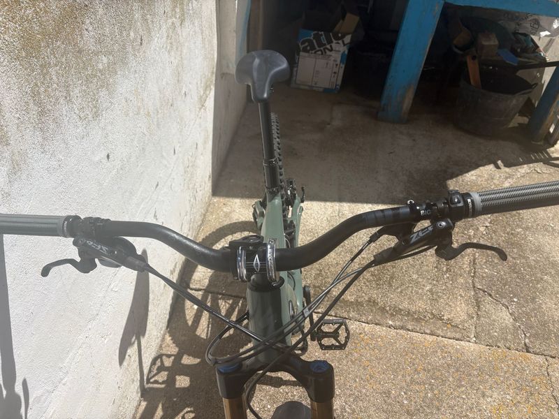 Specialized Turbo Levo SRAM GX Eagle 2023 Mountainbike usato, Verde — immagine 5 di 9