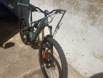 Used Specialized Turbo Levo Comp Alloy 2022 2022 Mountainbike, Verde — image 8 of 9