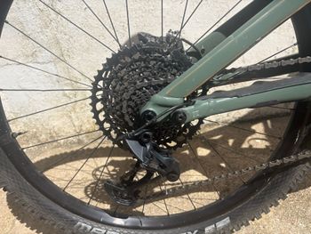 Used Specialized Turbo Levo Comp Alloy 2022 2022 Mountainbike, Verde — image 3 of 9