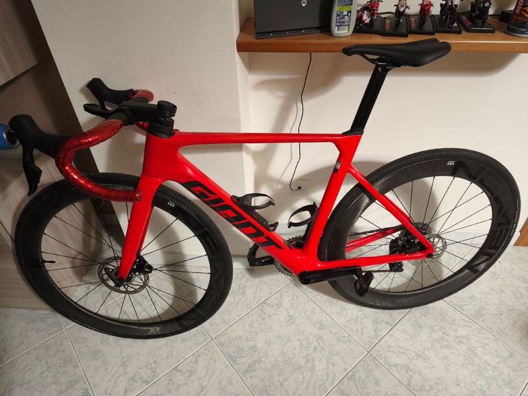 Used Giant Propel Advanced Pro 1 2023 2023 Road & Gravel, Red — image 2 of 18