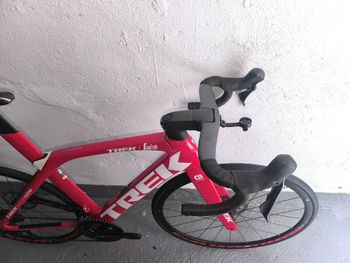 Used Trek Madone Shimano 105 2020 Road & Gravel, Red — image 6 of 8