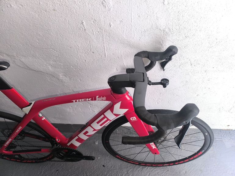 Used Trek Madone Shimano 105 2020 Road & Gravel, Red — image 6 of 8