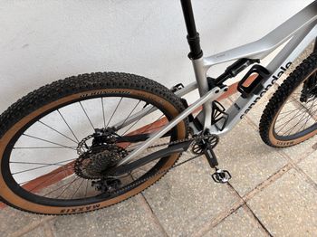 Used Cannondale Scalpel Shimano Deore XT 2023 Mountainbike, Light Gray — image 2 of 9