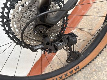 Used Cannondale Scalpel Shimano Deore XT 2023 Mountainbike, Light Gray — image 4 of 9
