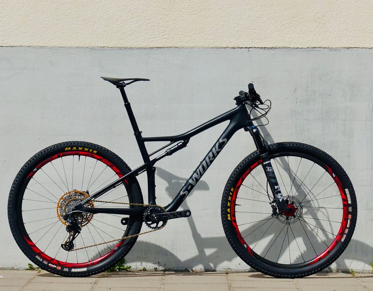 Used Specialized Epic Ultralight 2019 2019 Mountainbike, Black — image 2 of 12