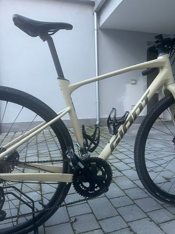 Used Giant Revolt 1 2025 2025 Road & Gravel, Light Gray — image 5 of 7