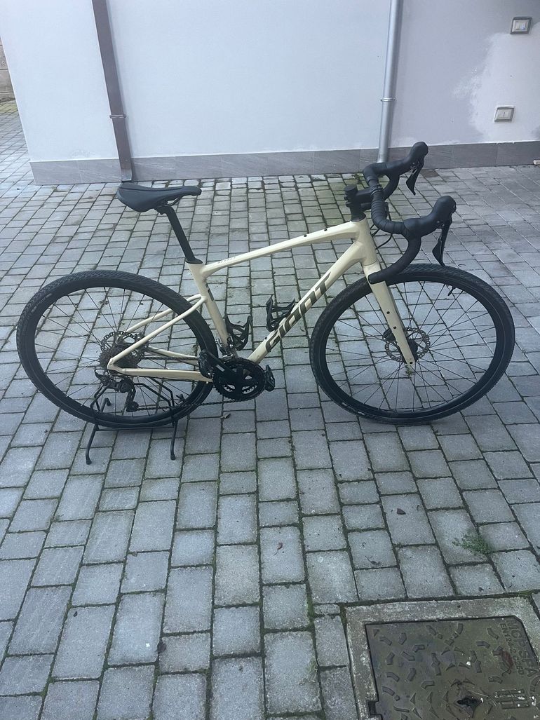 Used Giant Revolt 1 2025 2025 Road & Gravel, Light Gray — image 1 of 7
