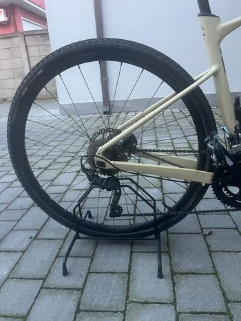 Used Giant Revolt 1 2025 2025 Road & Gravel, Light Gray — image 4 of 7