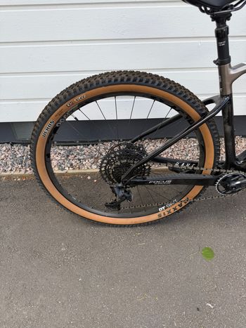 Used Focus RAVEN 8.9 2023 2023 Mountainbike, Nero — image 3 of 7