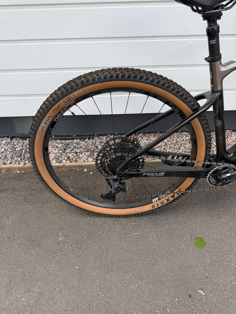 Used Focus RAVEN 8.9 2023 2023 Mountainbike, Nero — image 3 of 7