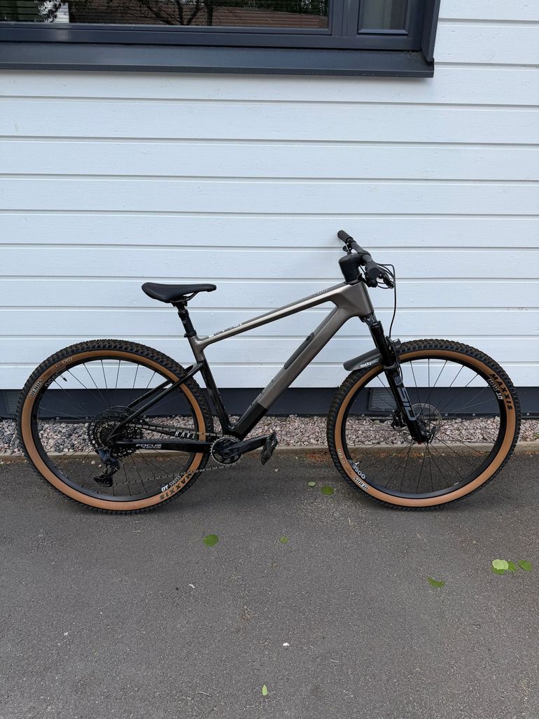 Used Focus RAVEN 8.9 2023 2023 Mountainbike, Nero — image 1 of 7