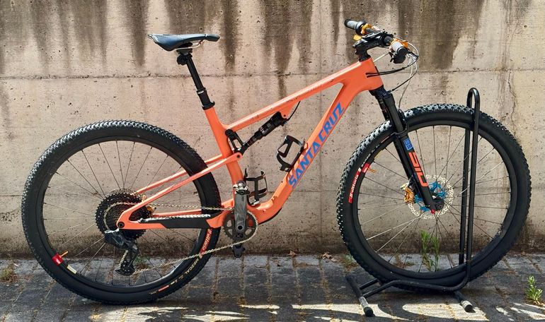 Used Santa Cruz BLUR GX AXS TR RSV / Carbon C 2023 2023 Mountainbike, Orange, 29 — image 1 of 7