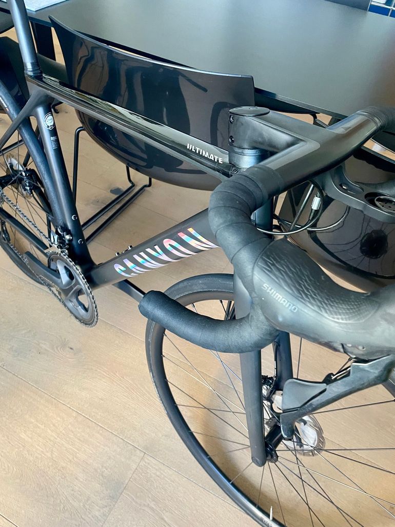 Used Canyon Ultimate CF SL Disc 8.0 2020 2020 Road & Gravel, Black — image 5 of 7