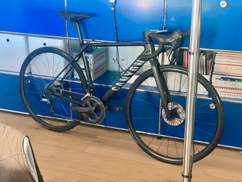 Used Canyon Ultimate CF SL Disc 8.0 2020 2020 Road & Gravel, Black — image 2 of 7