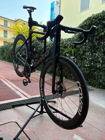 Použité Gusto Custom Shimano Ultegra Di2 2025 Road & Gravel — obrázek 4 z 6