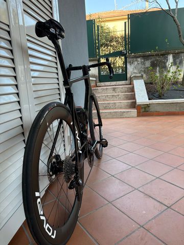 Použité Gusto Custom Shimano Ultegra Di2 2025 Road & Gravel — obrázek 2 z 6