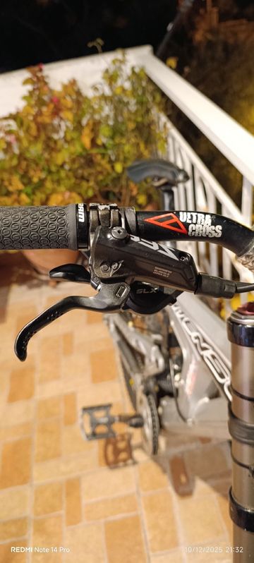 Used Intense Custom Shimano Saint 2007 Mountainbike, Light Gray — image 7 of 8