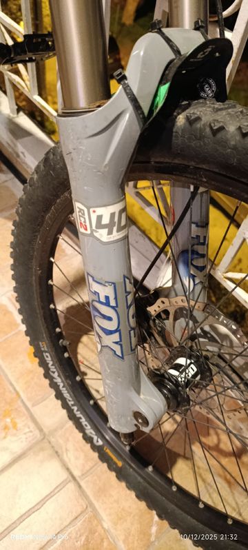 Used Intense Custom Shimano Saint 2007 Mountainbike, Light Gray — image 6 of 8