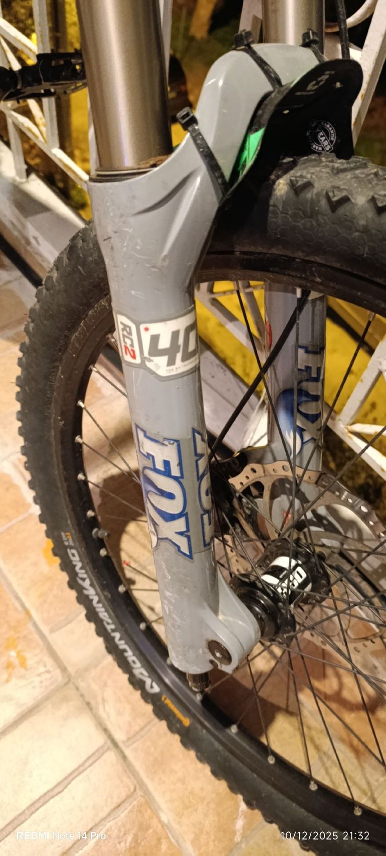 Used Intense Intense Custom Shimano Saint 2007 Mountainbike, Light Gray — image 6 of 8