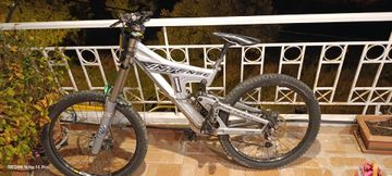 Used Intense Custom Shimano Saint 2007 Mountainbike, Light Gray — image 2 of 8