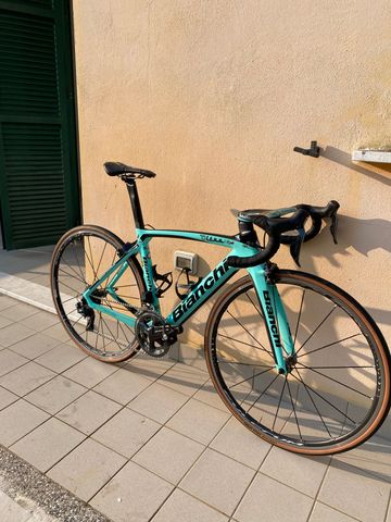 Used Bianchi Oltre Shimano Dura Ace Di2 2019 Road & Gravel, Green — image 2 of 3