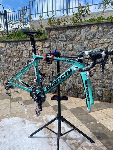 Used Bianchi Oltre Shimano Dura Ace Di2 2019 Road & Gravel, Green — image 3 of 3