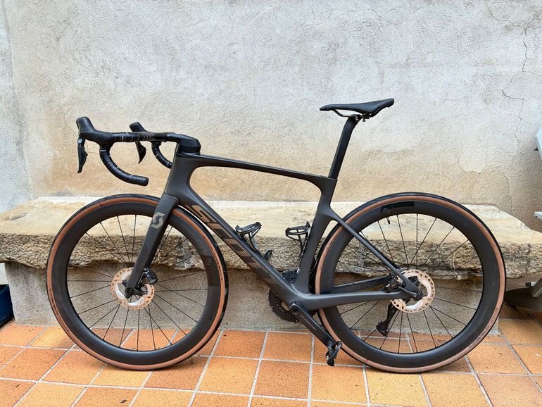 Used Scott Foil RC 10 2022 2022 Road & Gravel — image 1 of 15
