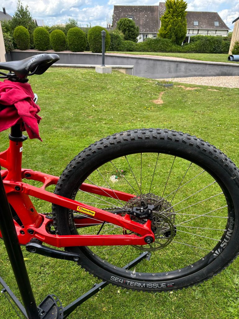 Used Trek Slash 7 Gen 5 2023 2023 Mountainbike — image 8 of 12