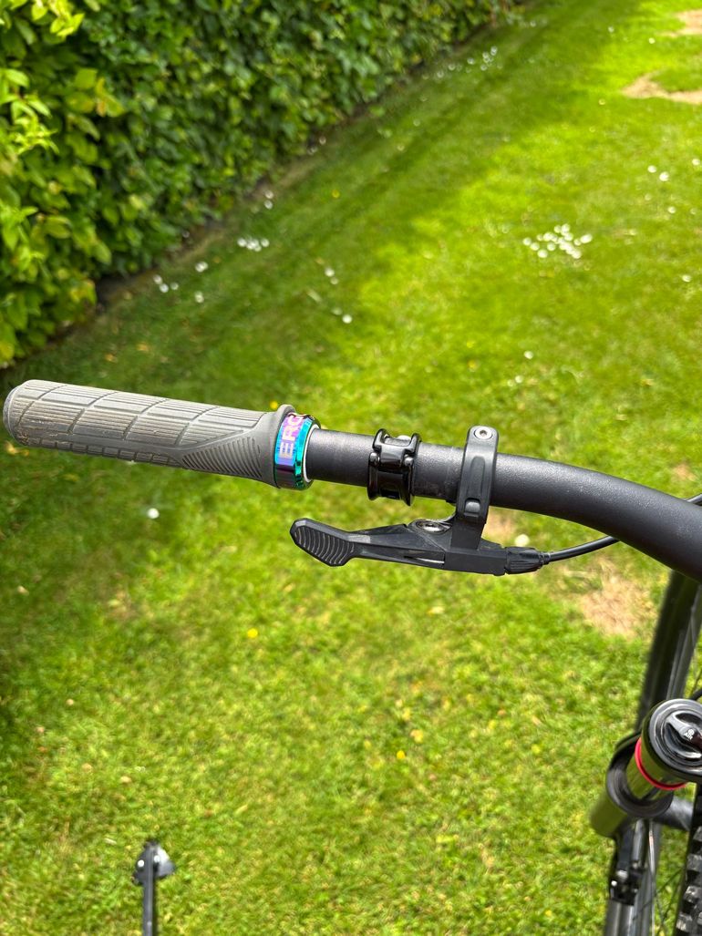 Used Trek Slash 7 Gen 5 2023 2023 Mountainbike — image 11 of 12