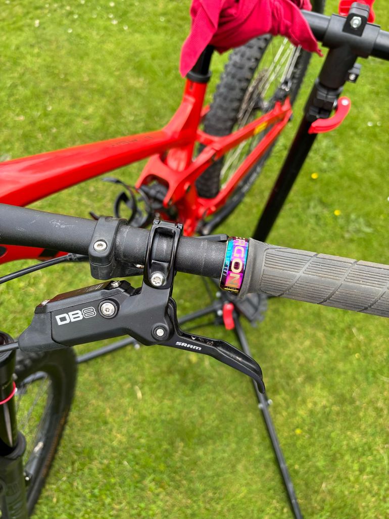 Used Trek Slash 7 Gen 5 2023 2023 Mountainbike — image 5 of 12