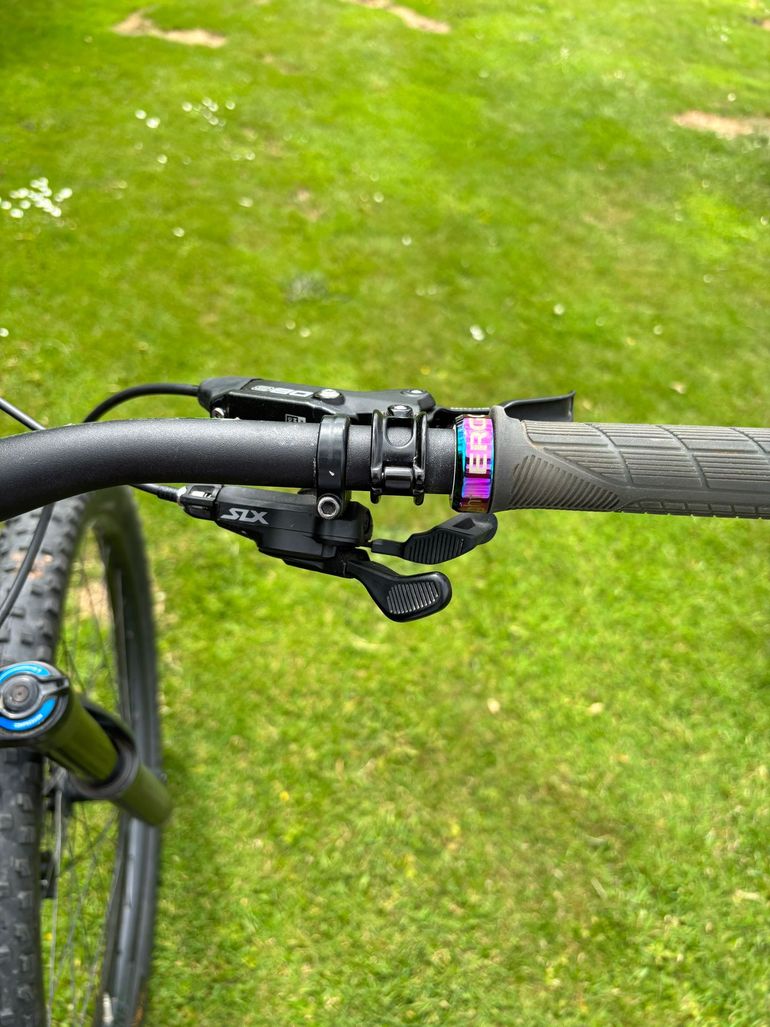 Used Trek Slash 7 Gen 5 2023 2023 Mountainbike — image 10 of 12