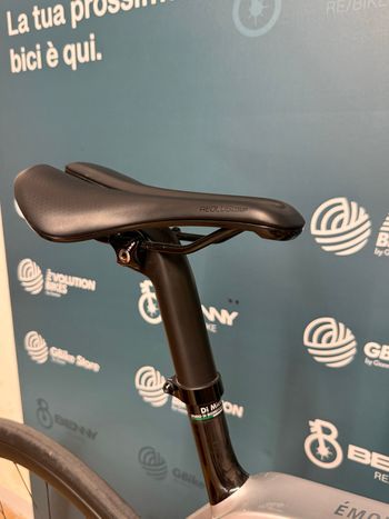 Used Trek Émonda SL 6 Pro Di2 2023 2023 Road & Gravel, Red — image 8 of 13