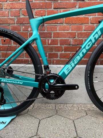 Used Bianchi Infinito Shimano 105 2027 Road & Gravel, Green — image 3 of 9