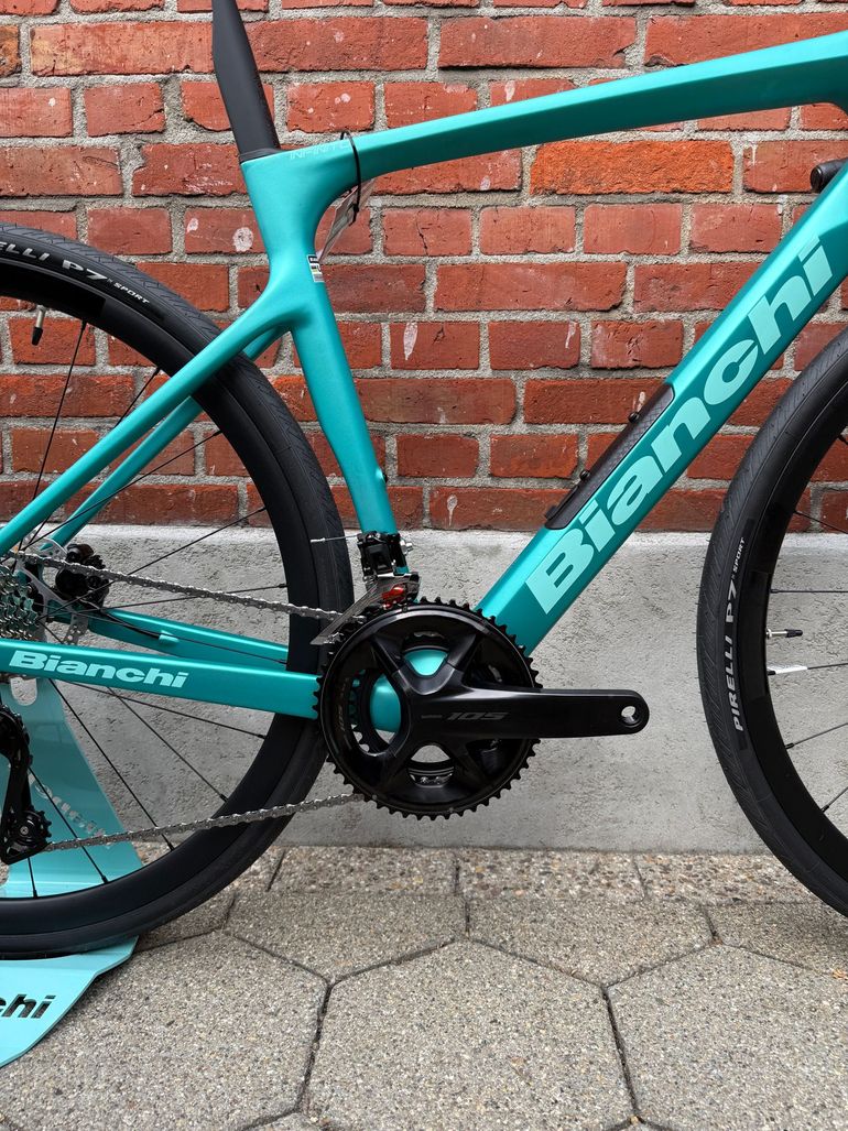 Used Bianchi Infinito Shimano 105 2027 Road & Gravel, Green — image 3 of 9