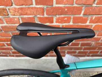 Used Bianchi Infinito Shimano 105 2027 Road & Gravel, Green — image 9 of 9