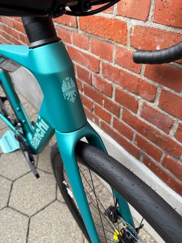 Used Bianchi Infinito Shimano 105 2027 Road & Gravel, Green — image 6 of 9