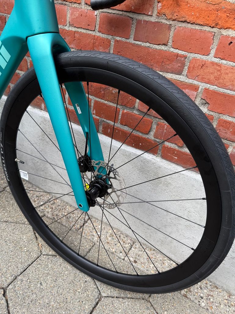 Used Bianchi Infinito Shimano 105 2027 Road & Gravel, Green — image 4 of 9
