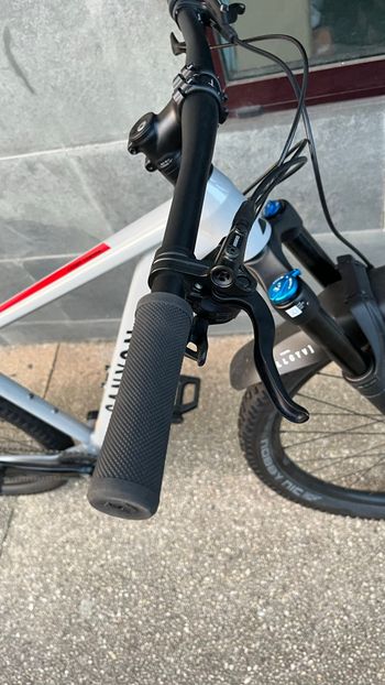 Used Canyon Grand Canyon 8 2022 2022 Mountainbike, Light Gray, 27.5, 29 — image 9 of 16