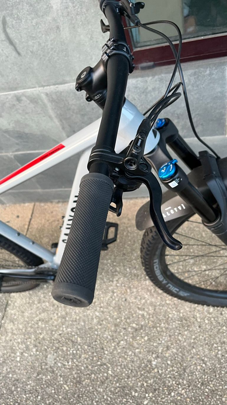 Used Canyon Grand Canyon 8 2022 2022 Mountainbike, Light Gray, 27.5, 29 — image 9 of 16