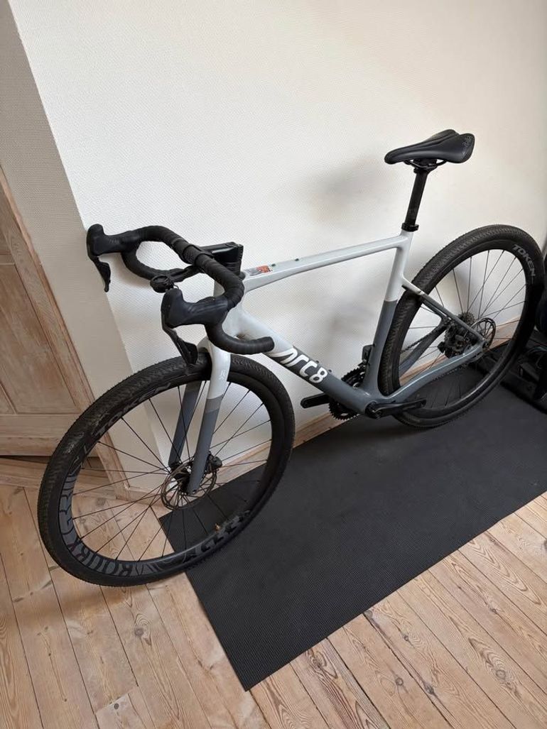 Used ARC8 Eero GRX DI2 2x11 2023 2023 Road & Gravel, Light Gray — image 1 of 3